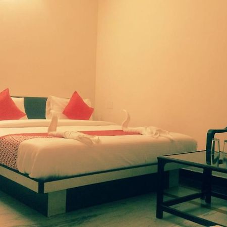 Hotel Rajkamal International ウダイプル エクステリア 写真