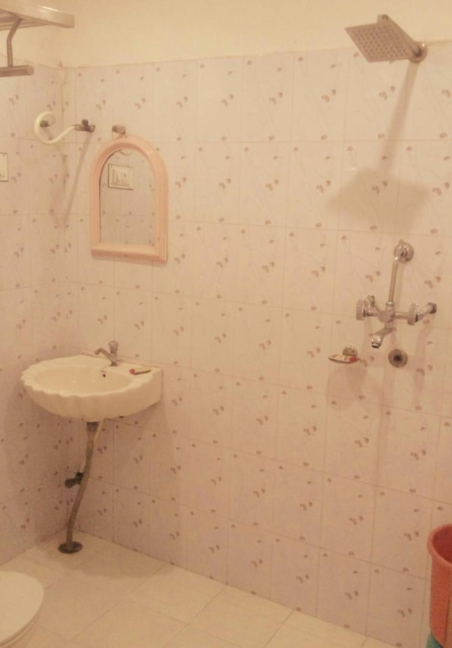 Hotel Rajkamal International ウダイプル エクステリア 写真