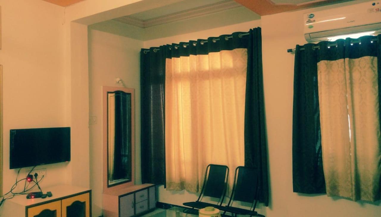 Hotel Rajkamal International ウダイプル エクステリア 写真