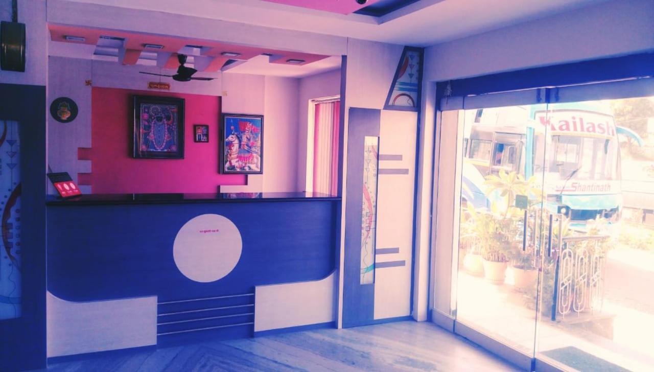Hotel Rajkamal International ウダイプル エクステリア 写真