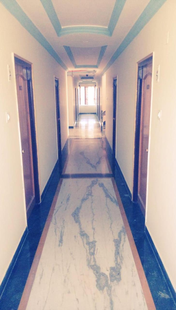Hotel Rajkamal International ウダイプル エクステリア 写真