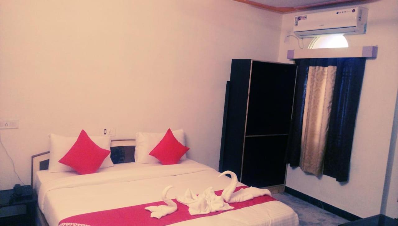 Hotel Rajkamal International ウダイプル エクステリア 写真